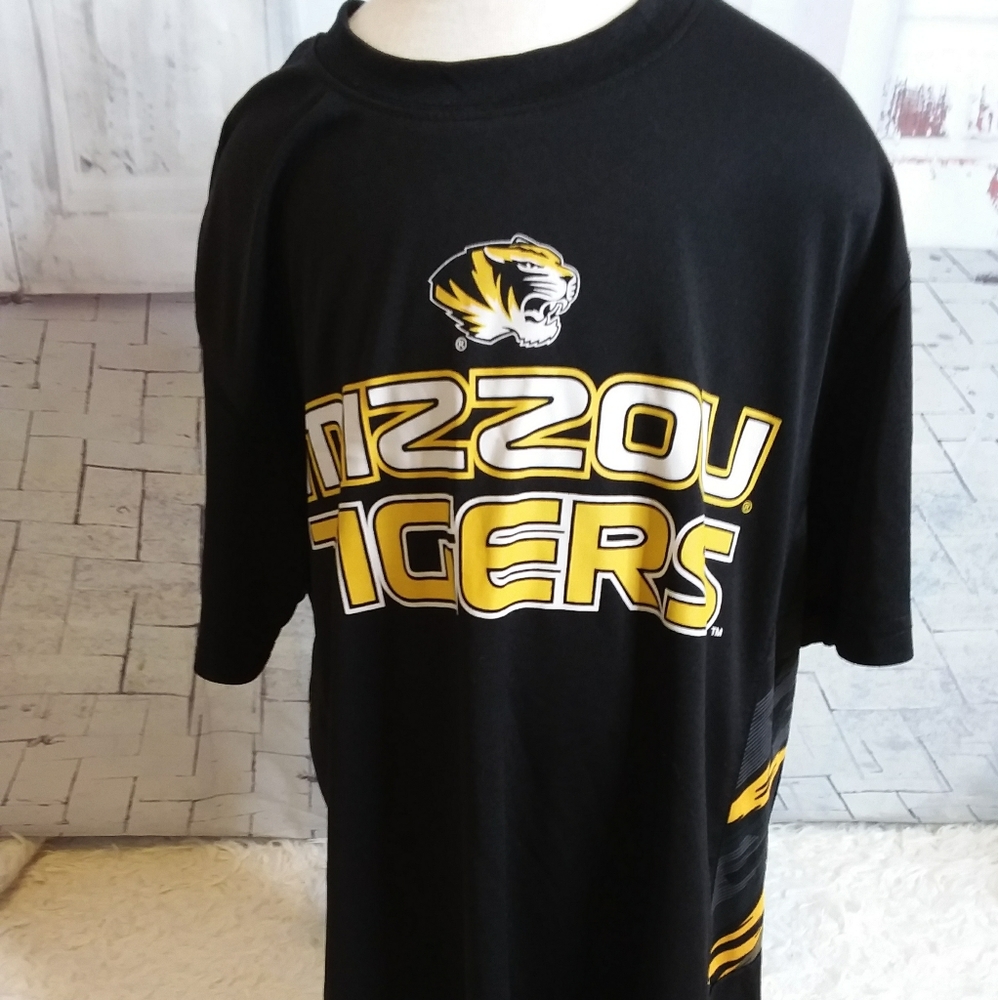 3/$30 Coliseum Missou Tigers black athletic tee shirt size Youth L 16-18